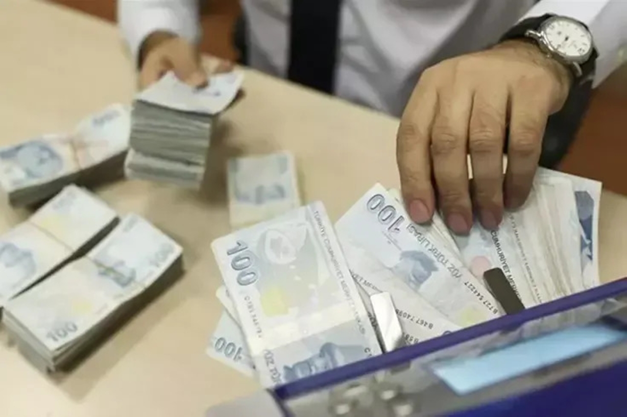 Emeklilere müjde: Zam farkları ve Ek ödemeler bugün hesaplarda