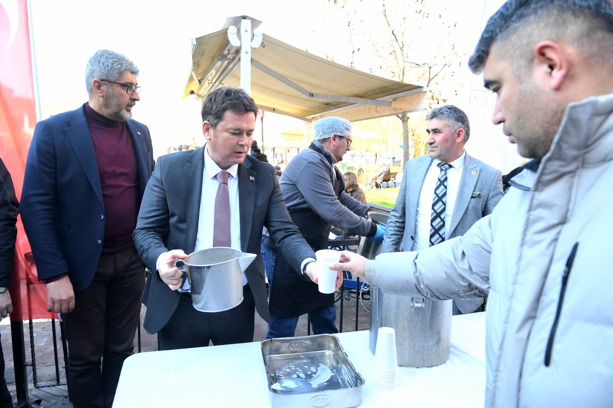 Başkan Aydın, Bağlarbaşı’nda Çorbadan hizmete her şeyle halkın yanında