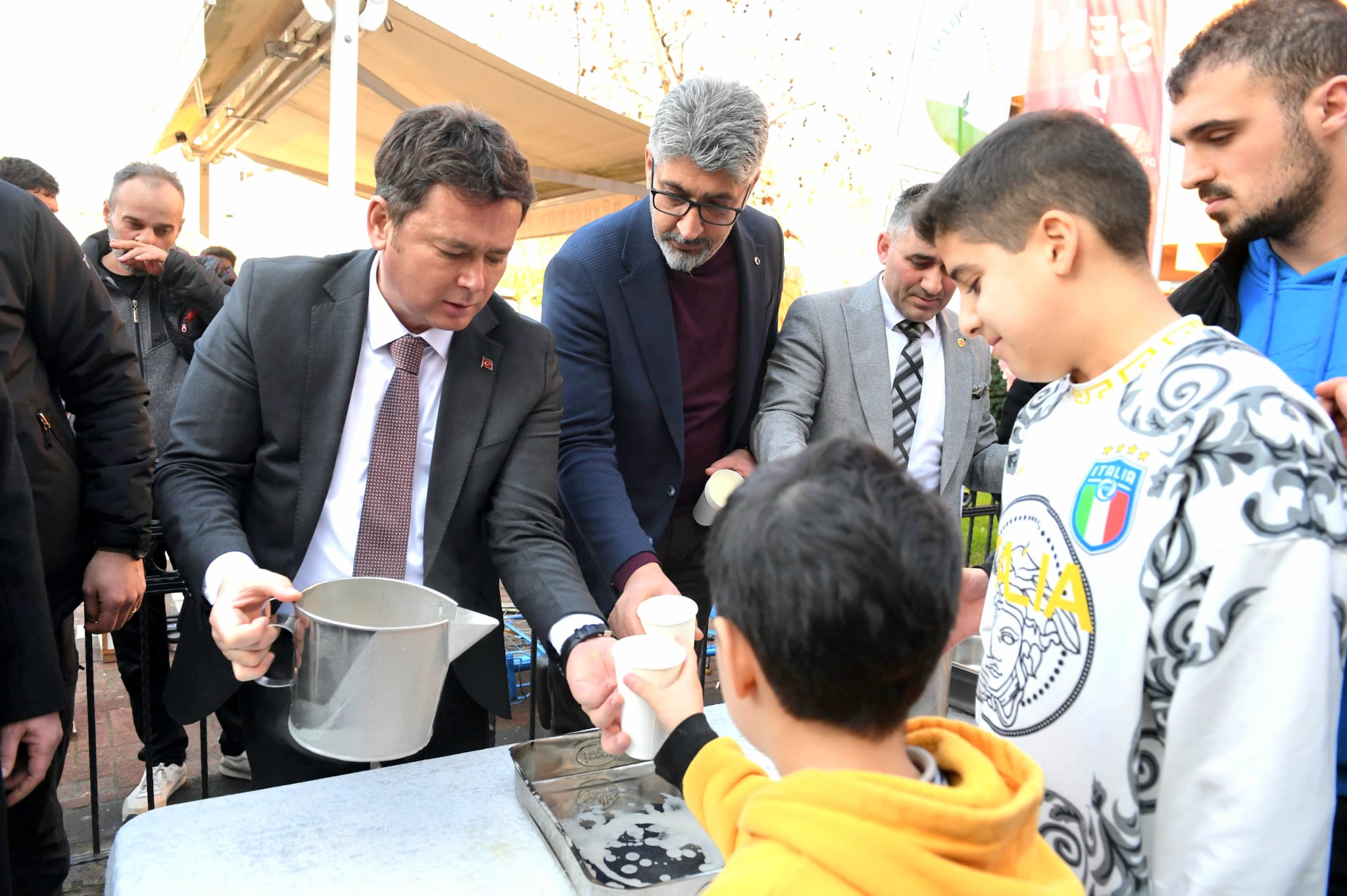 Başkan Aydın, Bağlarbaşı’nda Çorbadan hizmete her şeyle halkın yanında