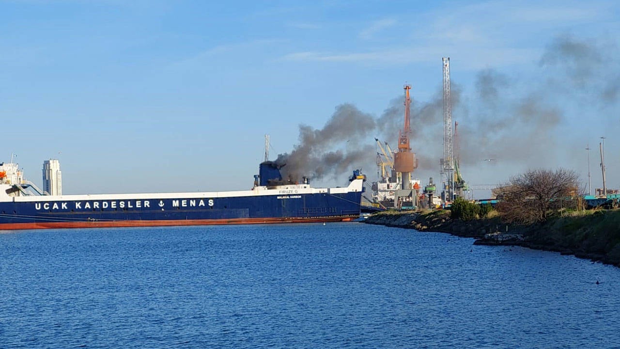 Firuze G.'de Korkutan yangın: Samsun Limanı'nda seferberlik