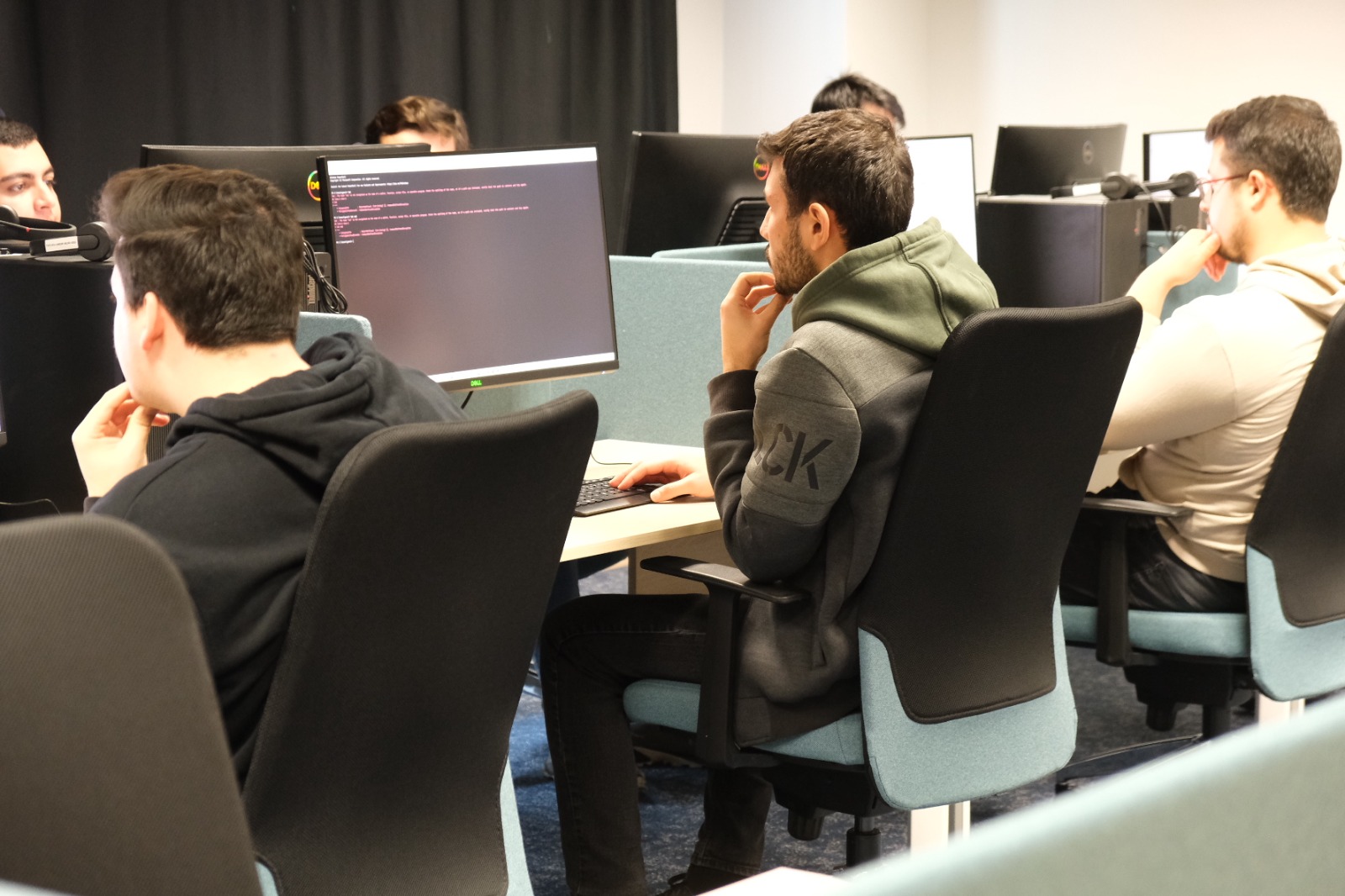 Gençler için dijital gelecek: Yeni merkezler açıldı