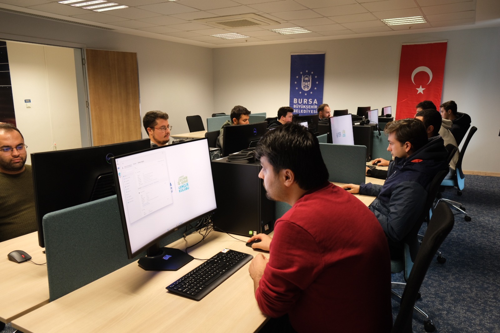 Gençler için dijital gelecek: Yeni merkezler açıldı