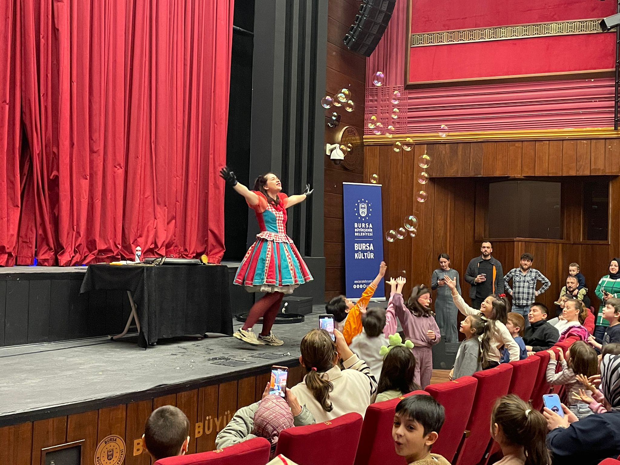 Bursa'da Yarıyıl şenliği coşkusu: Çocuklar için eğlence dolu tatil