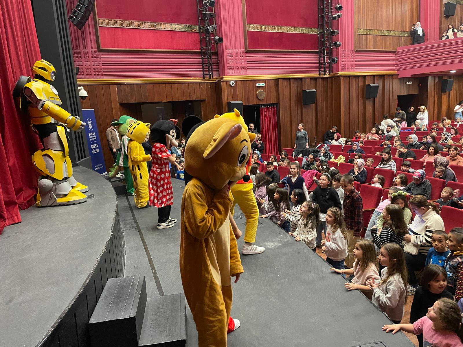 Bursa'da Yarıyıl şenliği coşkusu: Çocuklar için eğlence dolu tatil