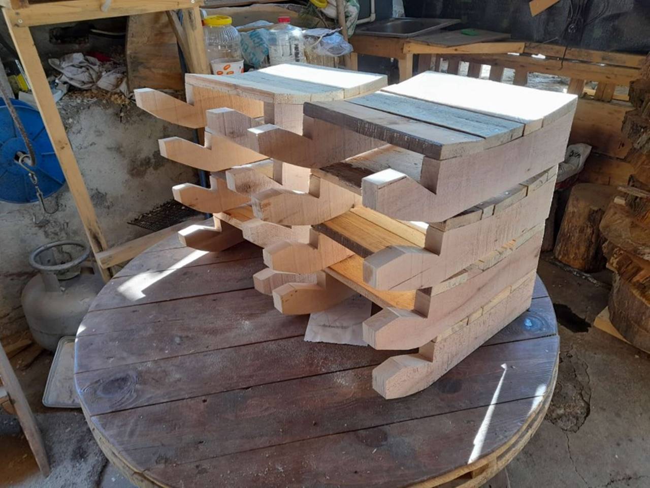 Köy Muhtarından Çocuklara unutulmaz kış sürprizi