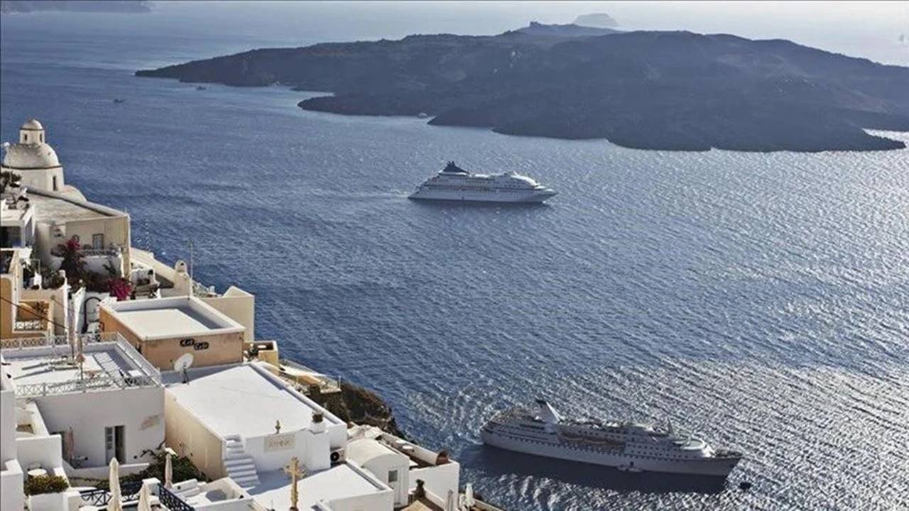 Ege’de Tehlike çanları! Santorini’de deprem fırtınası