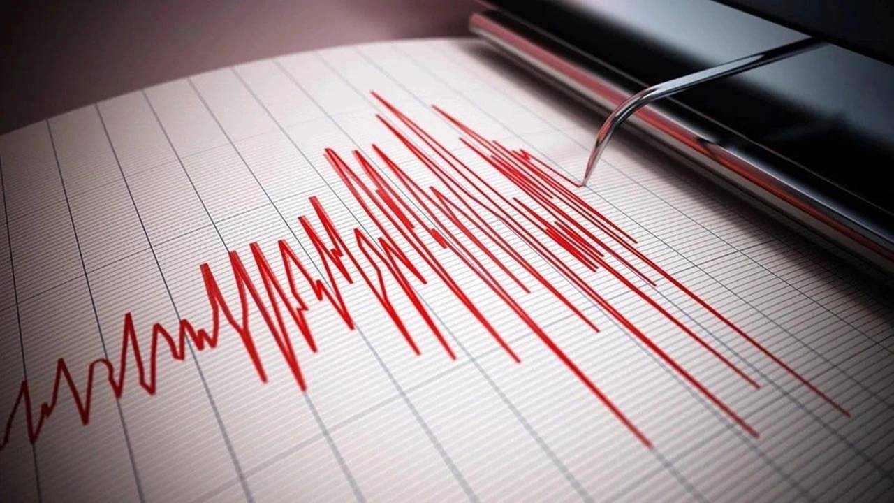 Ege’de Tehlike çanları! Santorini’de deprem fırtınası