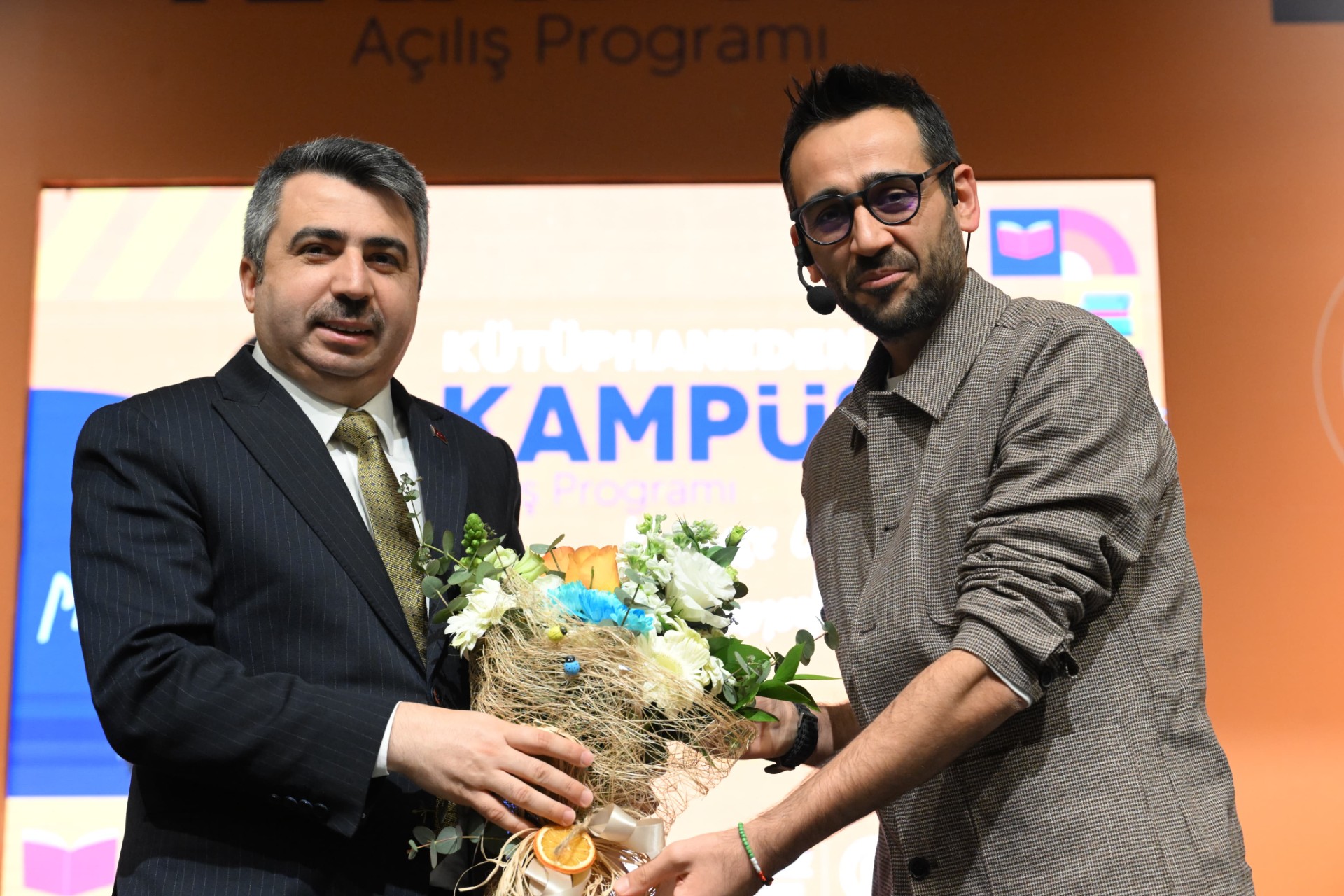 Yıldırım Belediyesi’nden Gençlere kütüphaneden kampüse destek