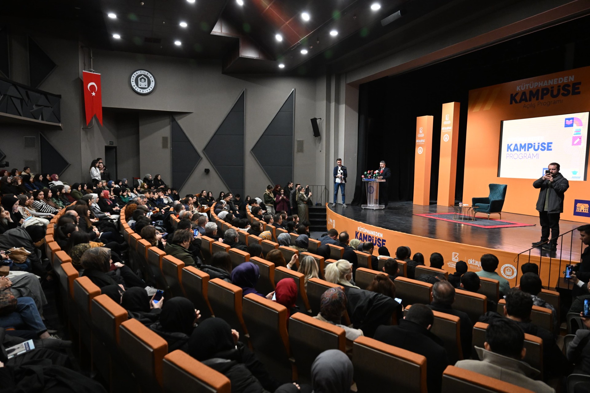 Yıldırım Belediyesi’nden Gençlere kütüphaneden kampüse destek