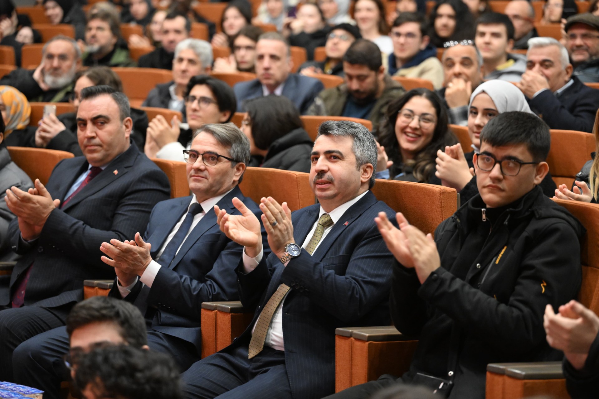 Yıldırım Belediyesi’nden Gençlere kütüphaneden kampüse destek