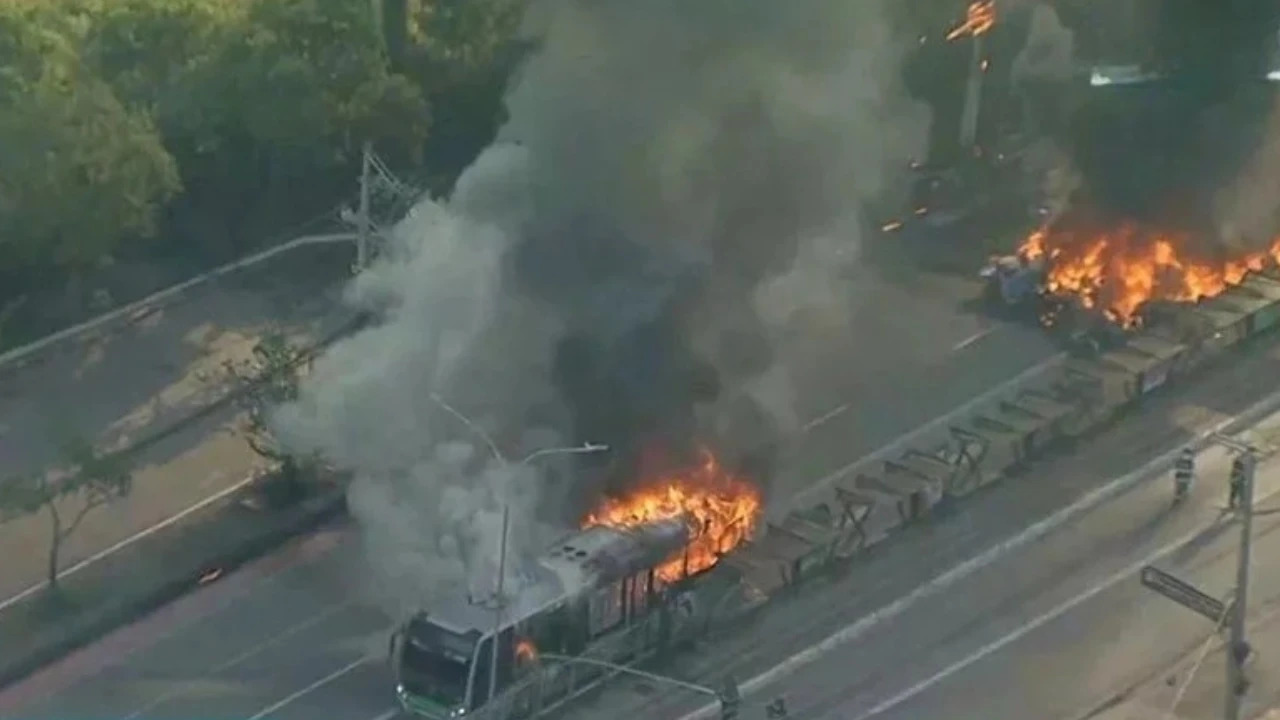 São Paulo'da Korkunç uçak kazası: 2 ölü, büyük yangın
