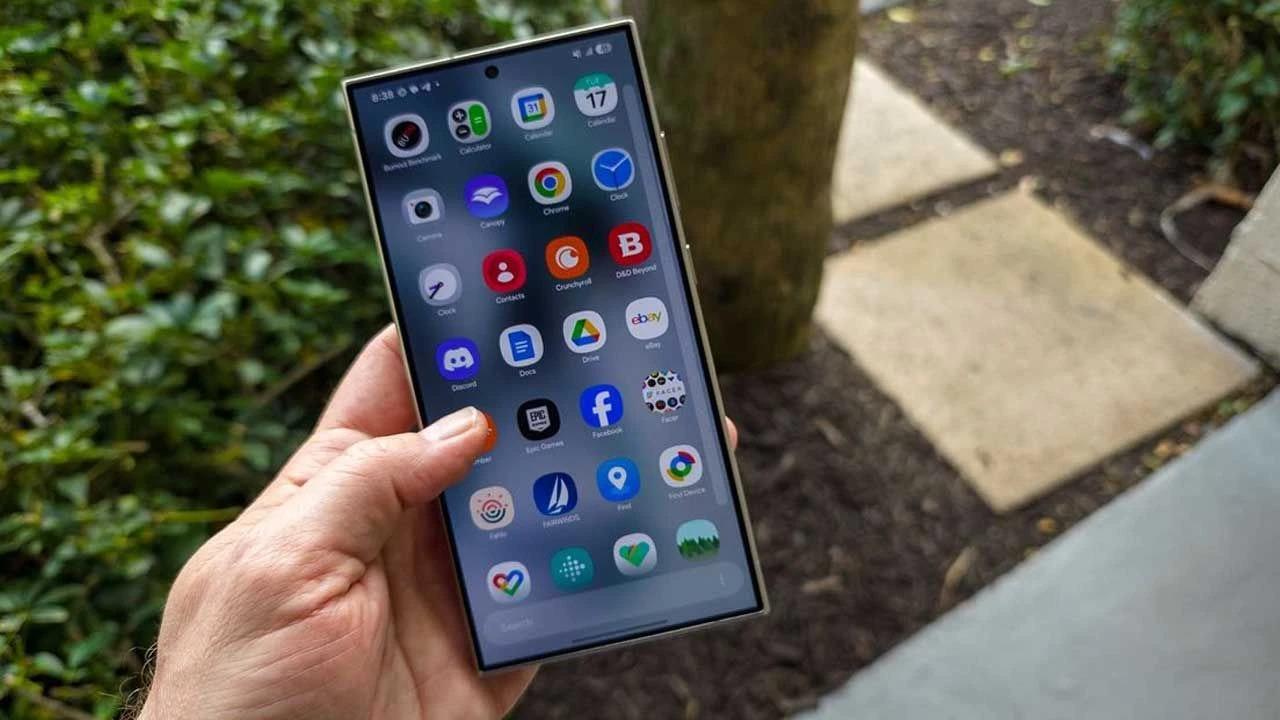 Samsung’dan Şok erteleme: One UI 7 yerine güvenlik yaması