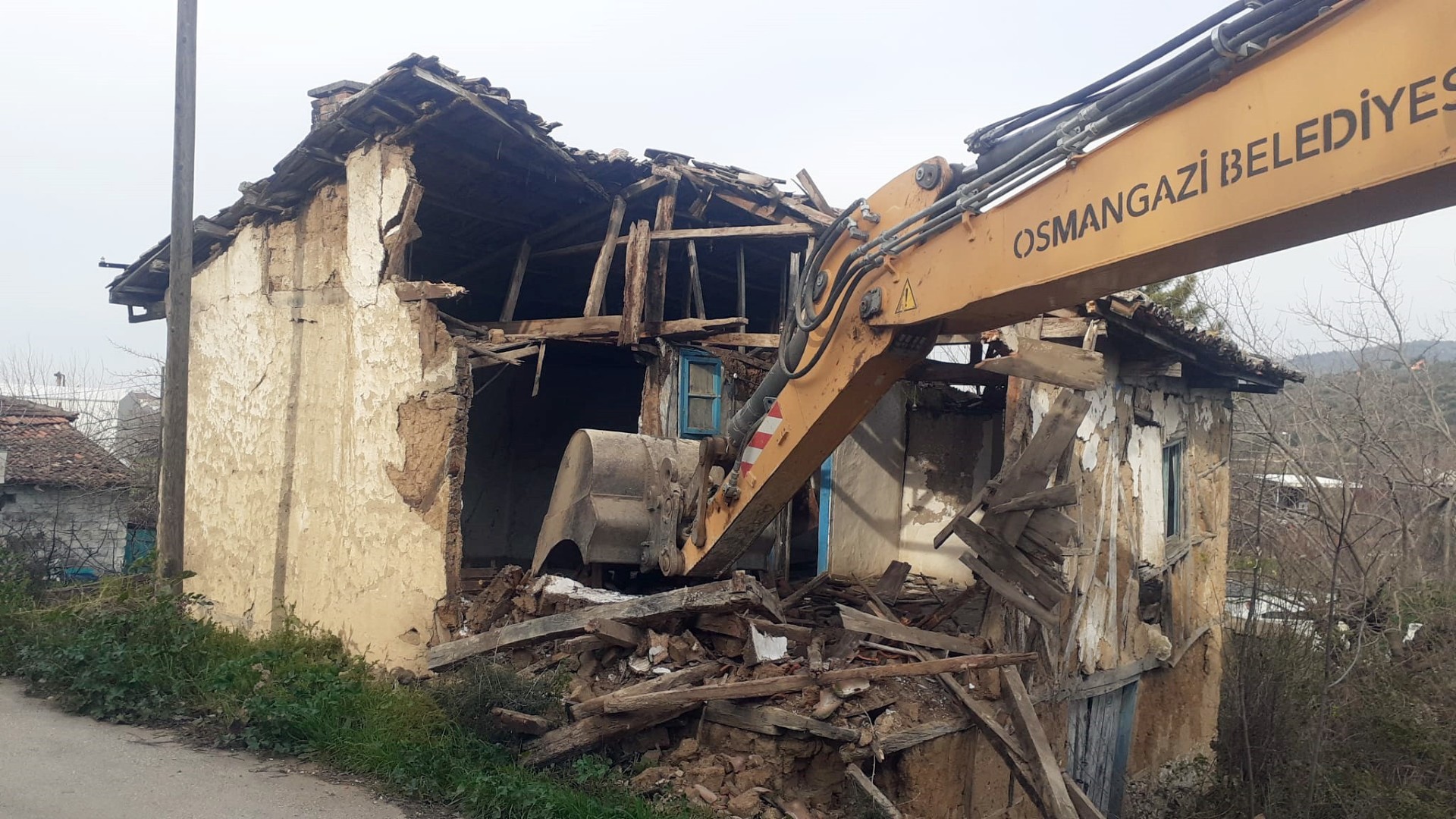 Osmangazi’de Metruk binalar yıkılıyor: Güvenlik için büyük adım