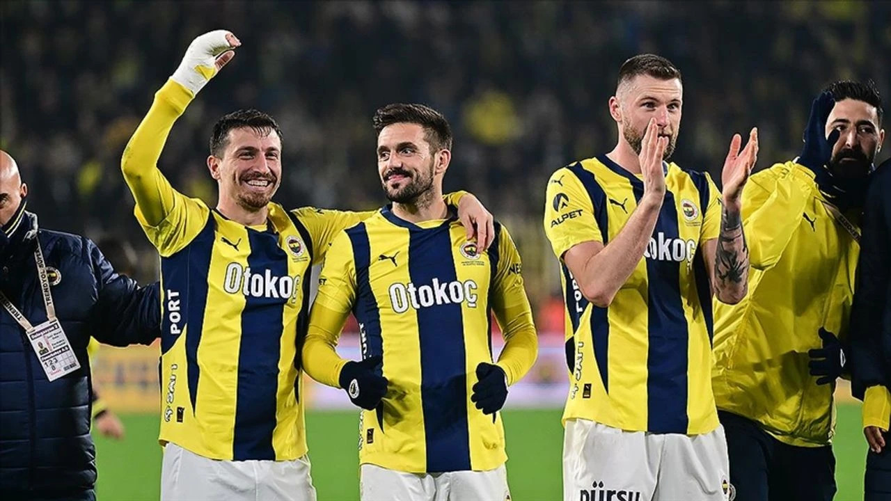 Fenerbahçe, Kasımpaşa'yı Mağlup ederek liderlik yarışını sürdürdü