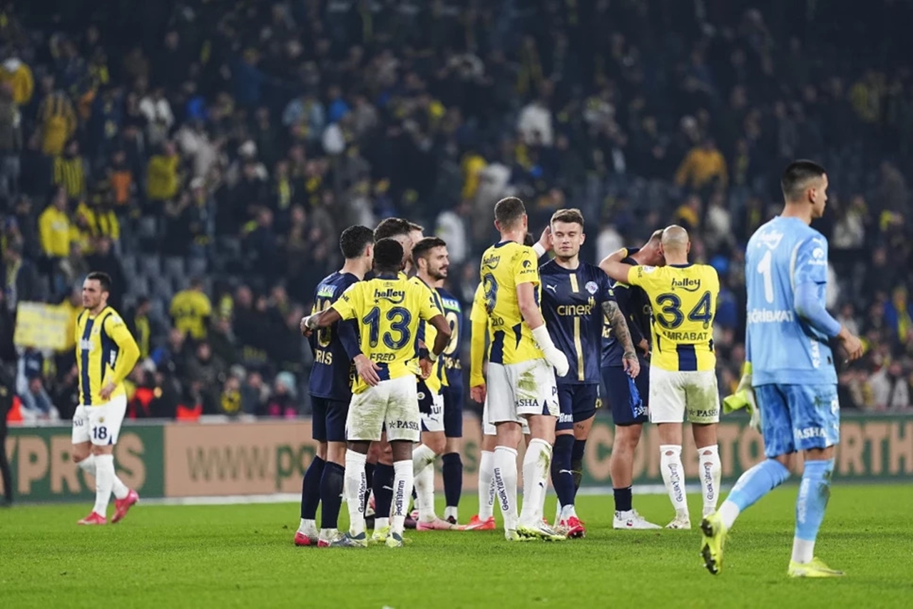 Fenerbahçe, Kasımpaşa'yı Mağlup ederek liderlik yarışını sürdürdü
