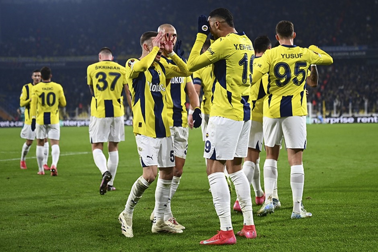 Fenerbahçe, Kasımpaşa'yı Mağlup ederek liderlik yarışını sürdürdü
