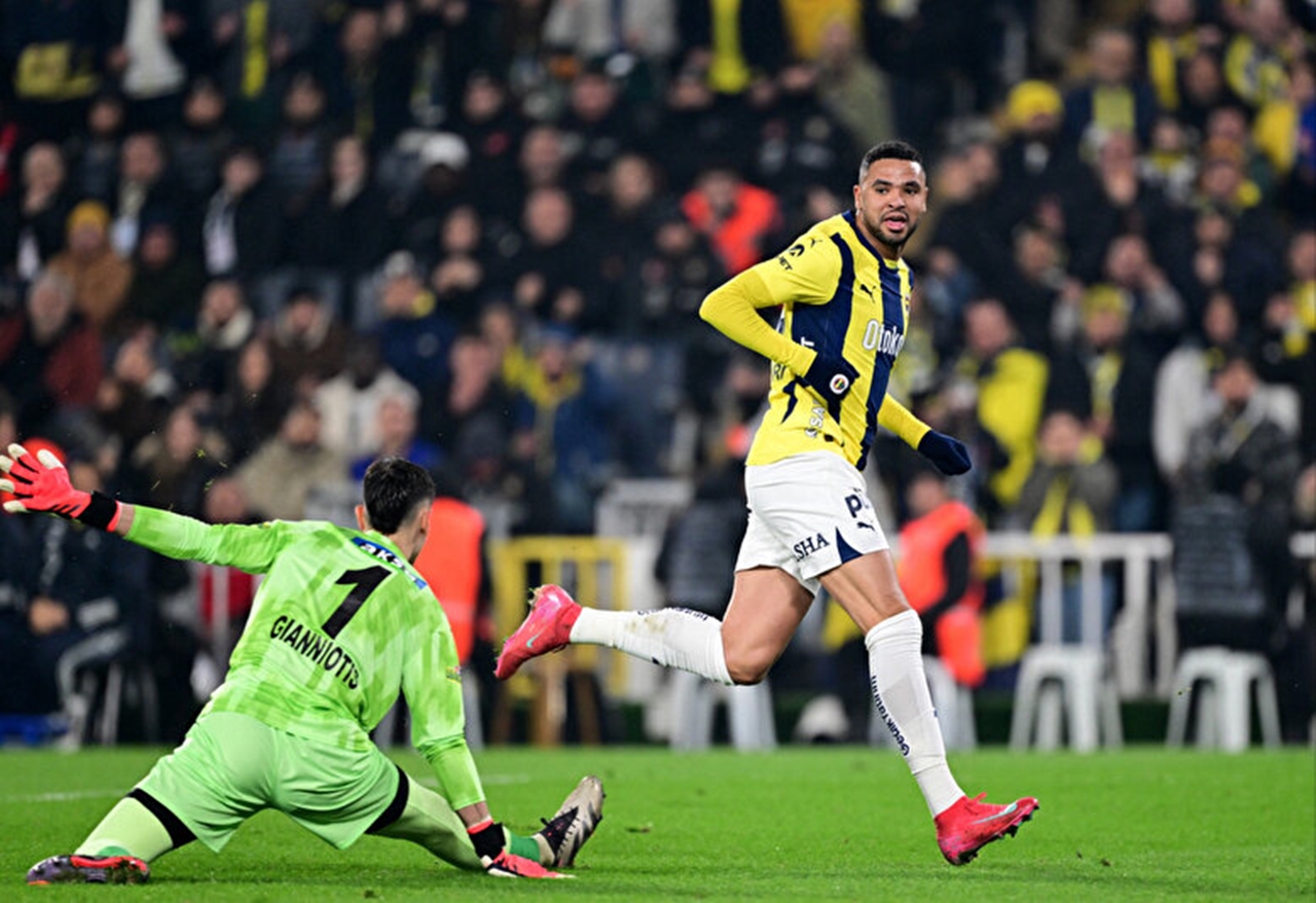 Fenerbahçe, Kasımpaşa'yı Mağlup ederek liderlik yarışını sürdürdü