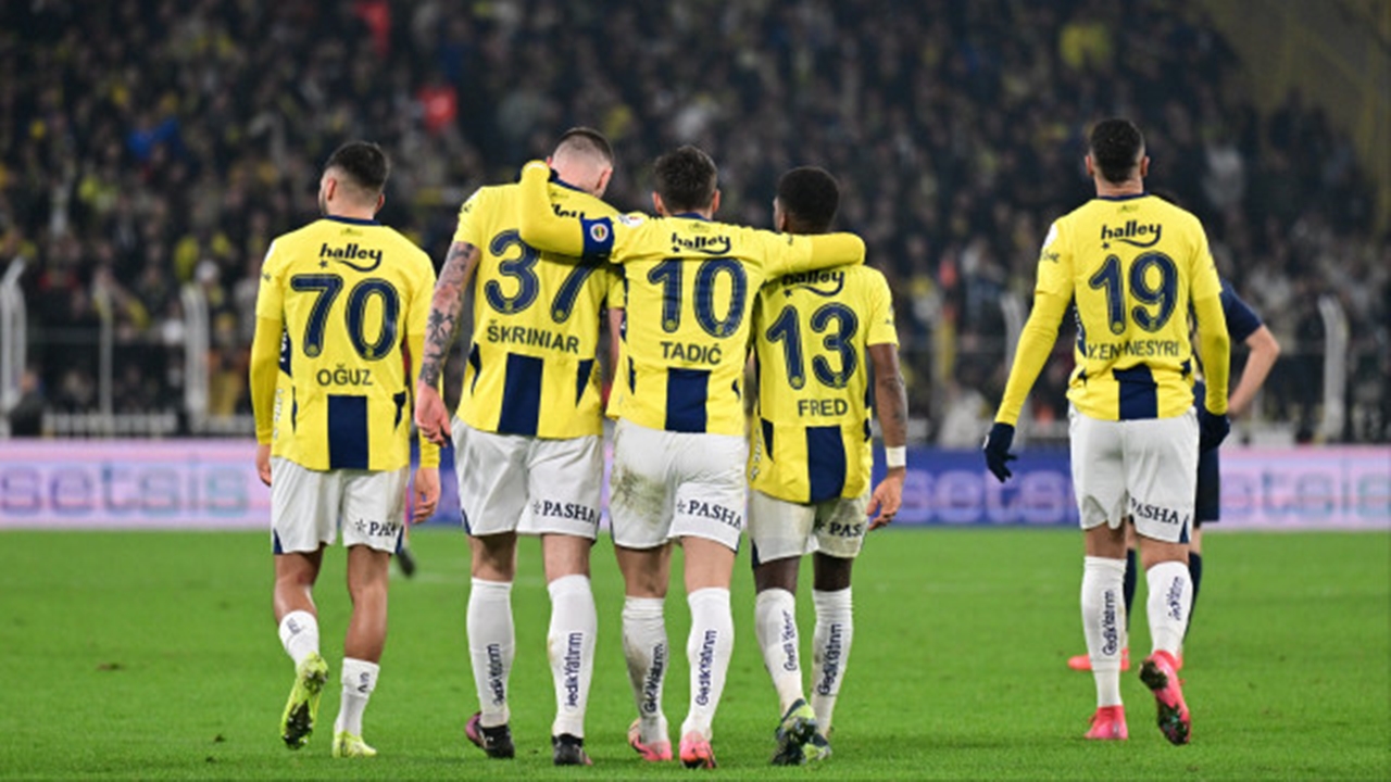 Fenerbahçe, Kasımpaşa'yı Mağlup ederek liderlik yarışını sürdürdü