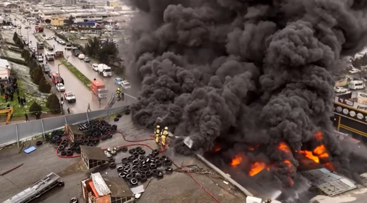 Bursa'da Büyük yangın paniğe neden oldu: Ekipler söndürme mücadelesi veriyor