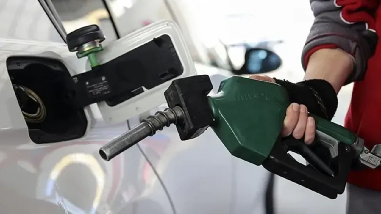 Akaryakıtta dalgalar devam ediyor: Büyükşehirlerde fiyatlar yükseldi