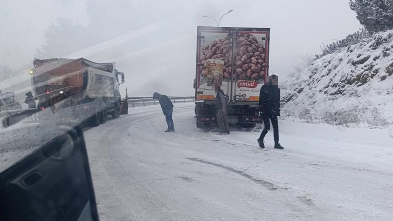 Bursa’da Yağışın yol açtığı zincirleme kaza, Trafiği kilitledi