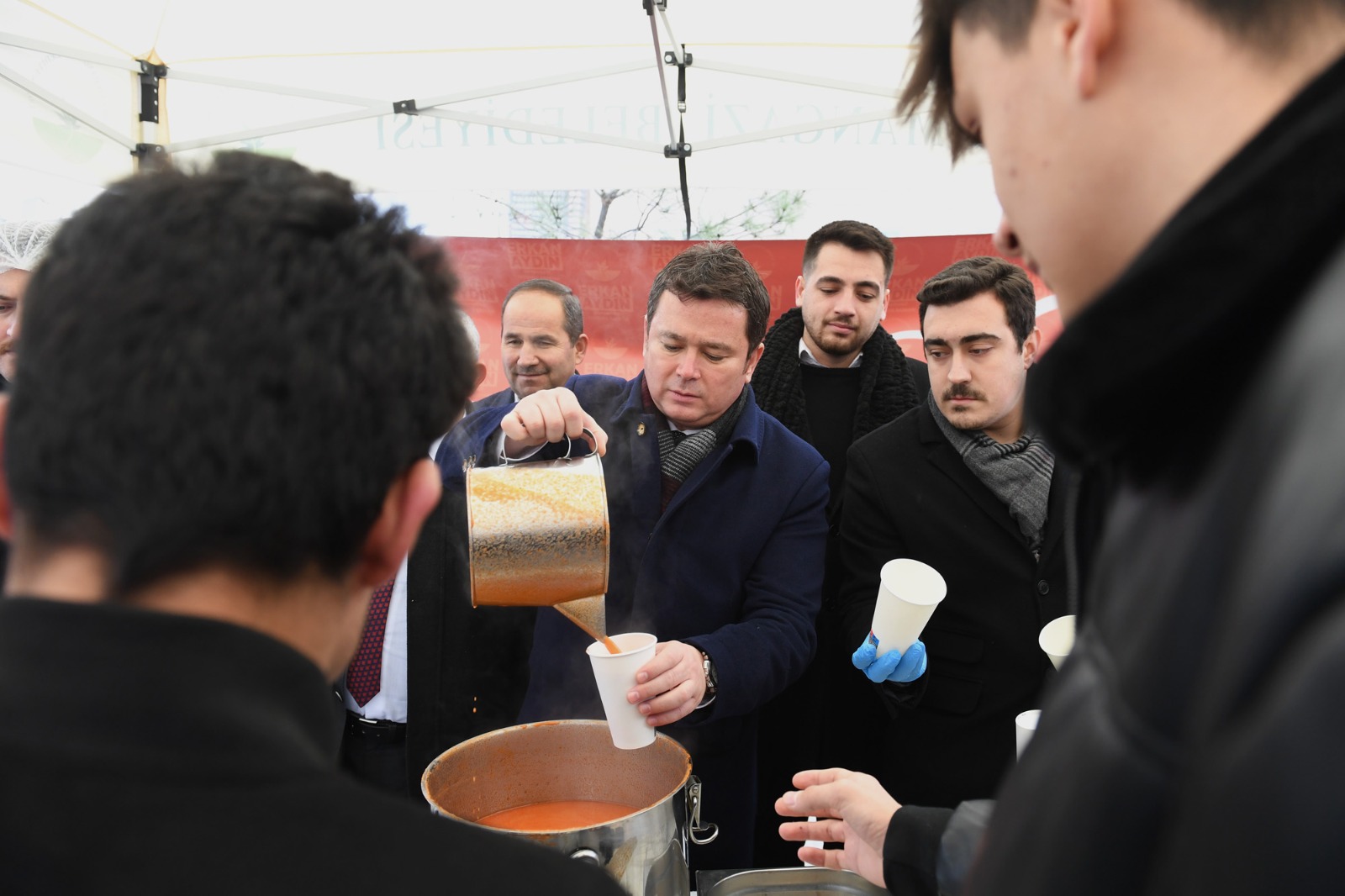 Başkan Aydın, Zekai Gümüşdiş’te Çorba ikramı ve hizmet sözleriyle vatandaşlarla buluştu