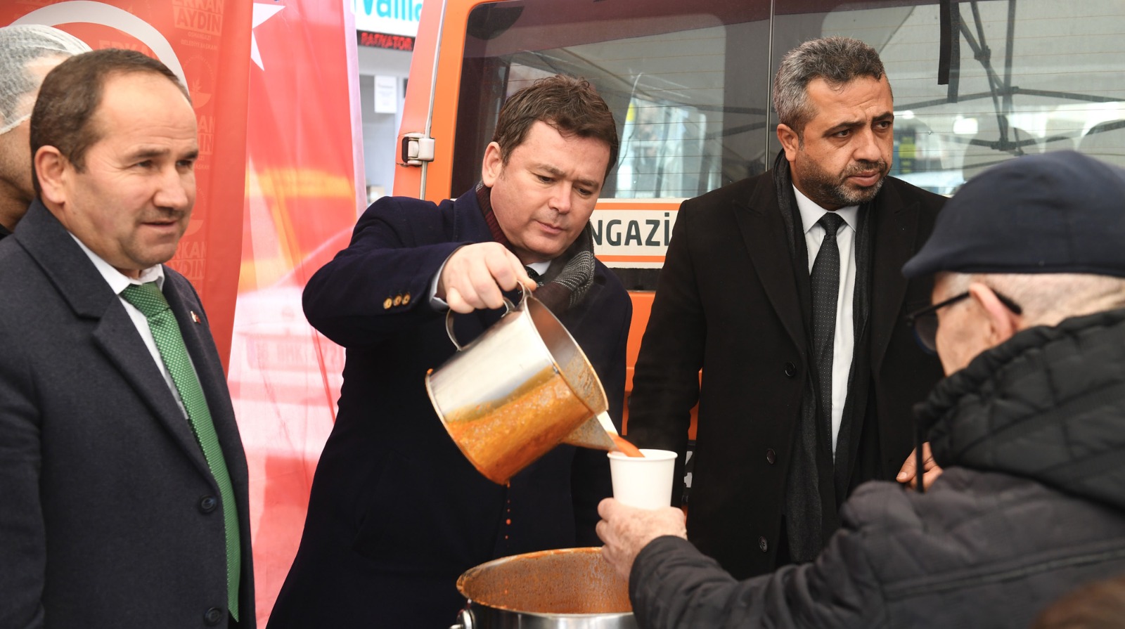 Başkan Aydın, Zekai Gümüşdiş’te Çorba ikramı ve hizmet sözleriyle vatandaşlarla buluştu