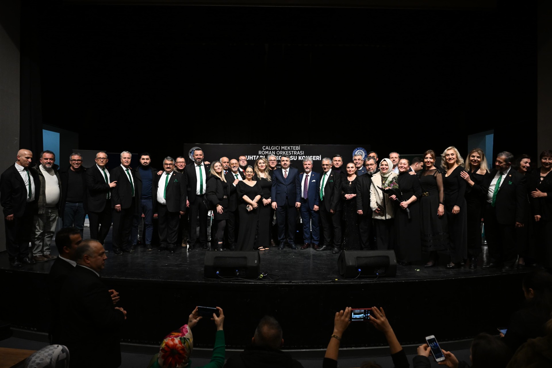 Yıldırım’da Muhtarlar sahneye çıktı, Müzik rüzgârı esti