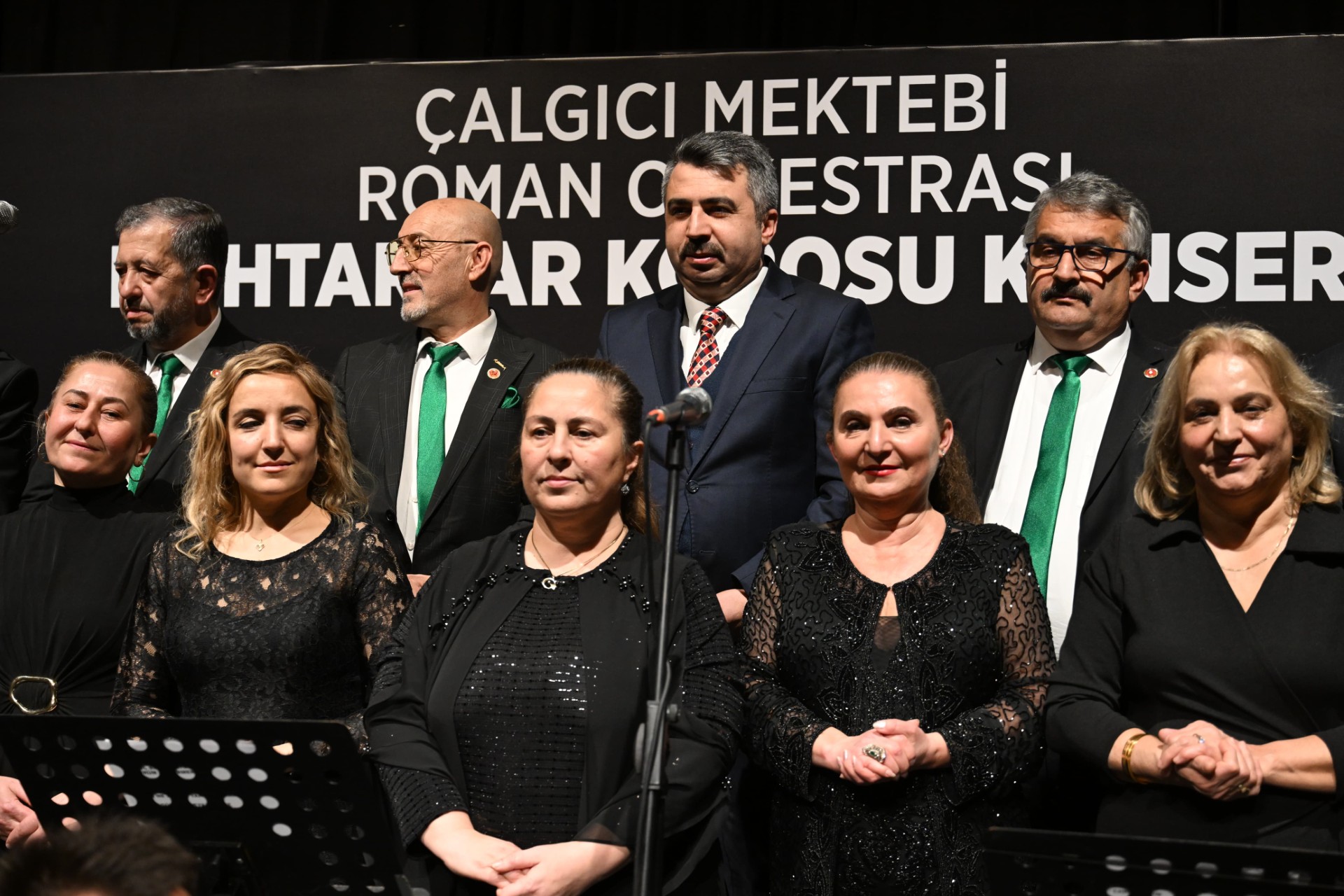 Yıldırım’da Muhtarlar sahneye çıktı, Müzik rüzgârı esti