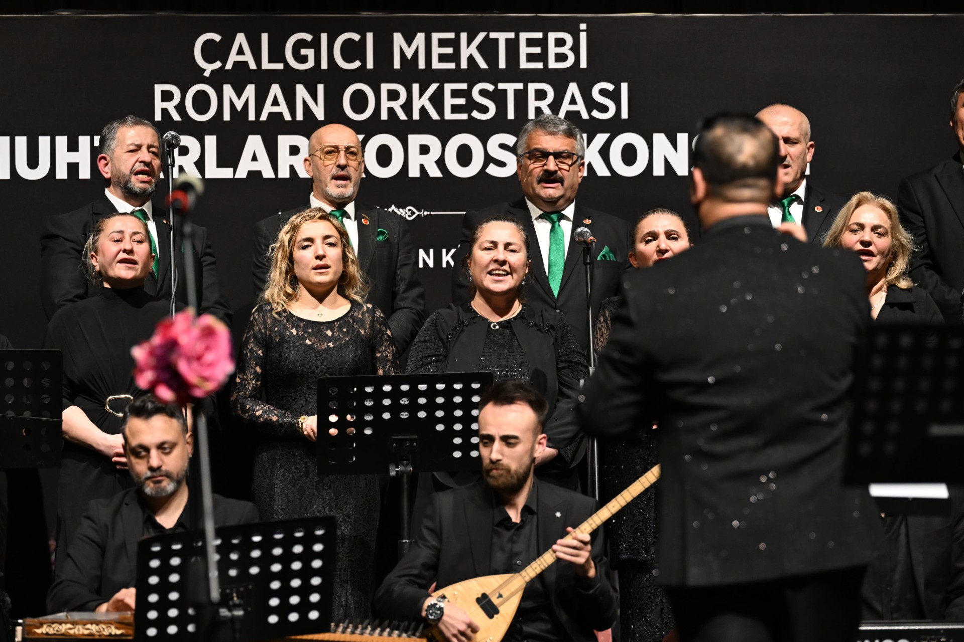 Yıldırım’da Muhtarlar sahneye çıktı, Müzik rüzgârı esti