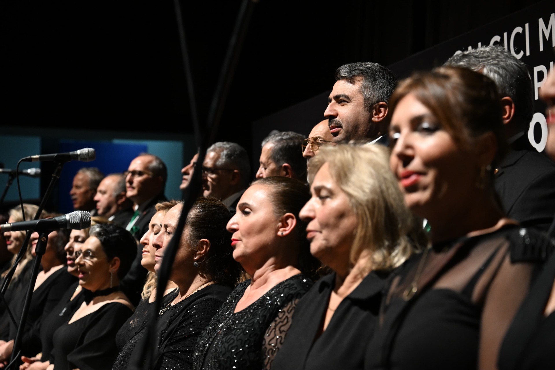 Yıldırım’da Muhtarlar sahneye çıktı, Müzik rüzgârı esti