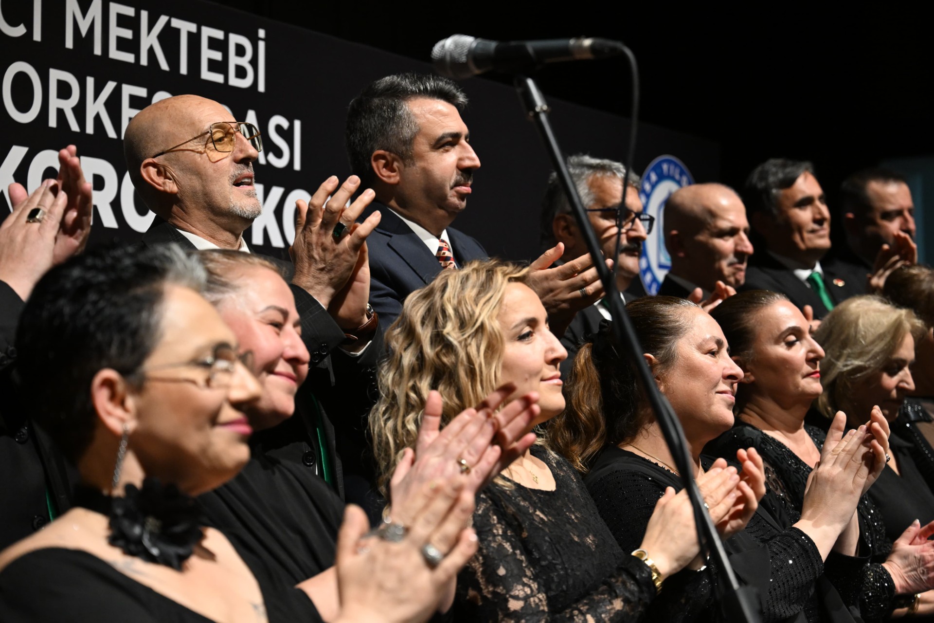 Yıldırım’da Muhtarlar sahneye çıktı, Müzik rüzgârı esti