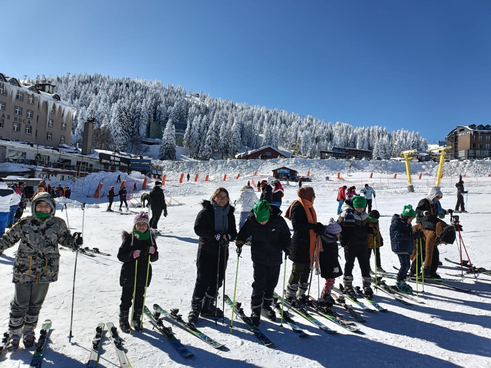 Osmangazili çocuklar Uludağ’da kayakla tanıştı