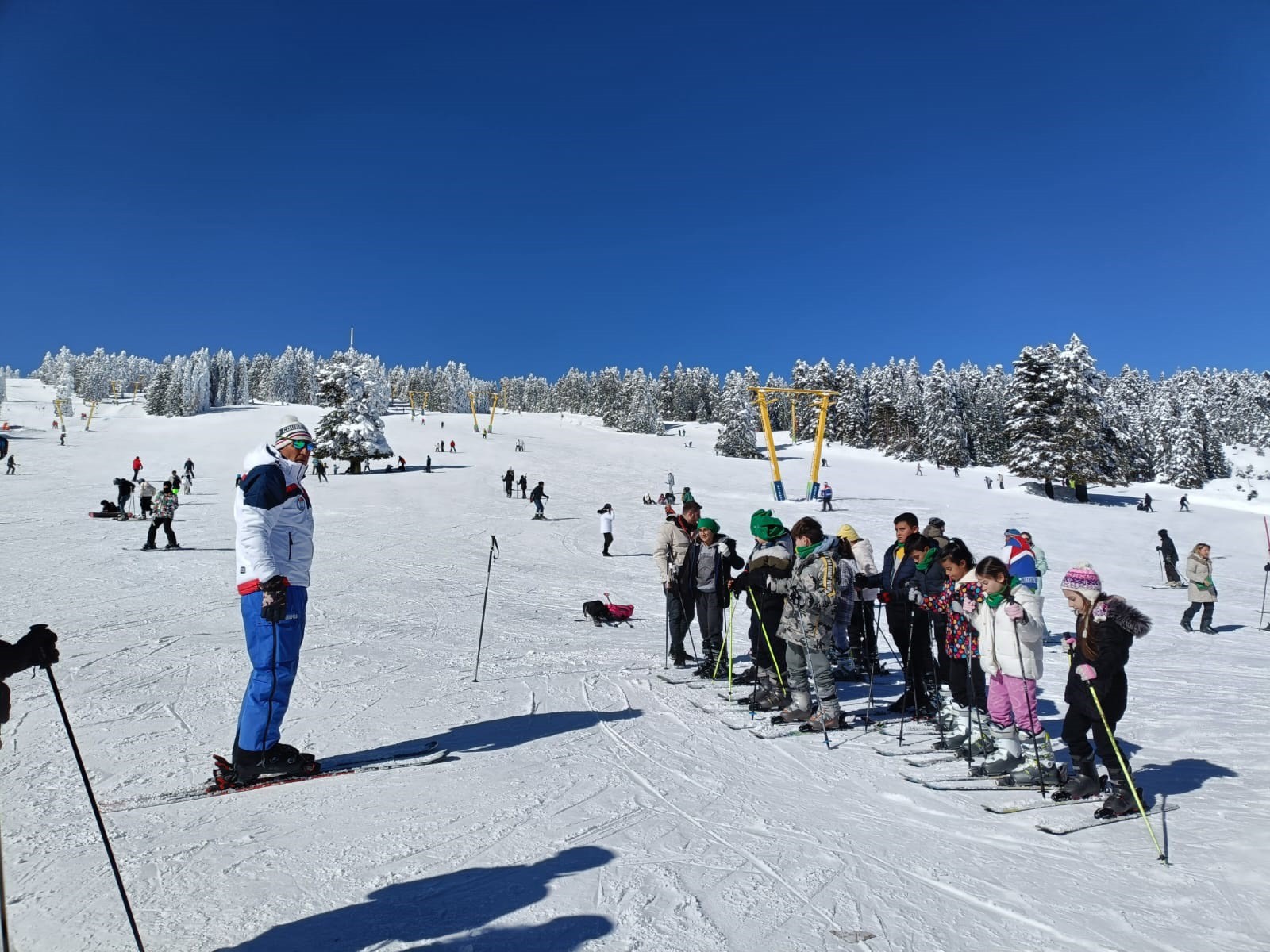 Osmangazili çocuklar Uludağ’da kayakla tanıştı
