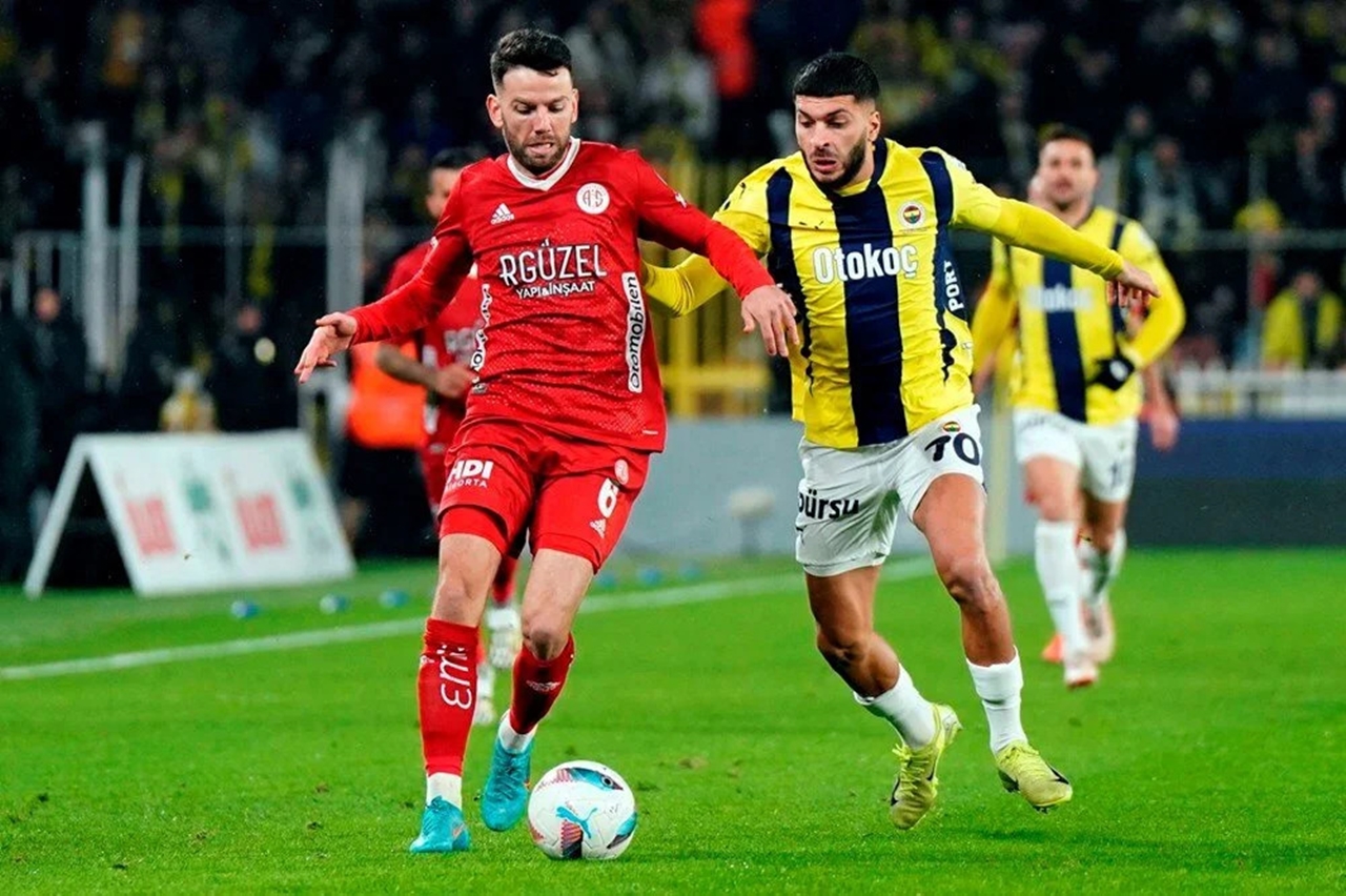 Fenerbahçe 3-0'la Zirveye yükseldi, En-Nesyri tarihe geçti