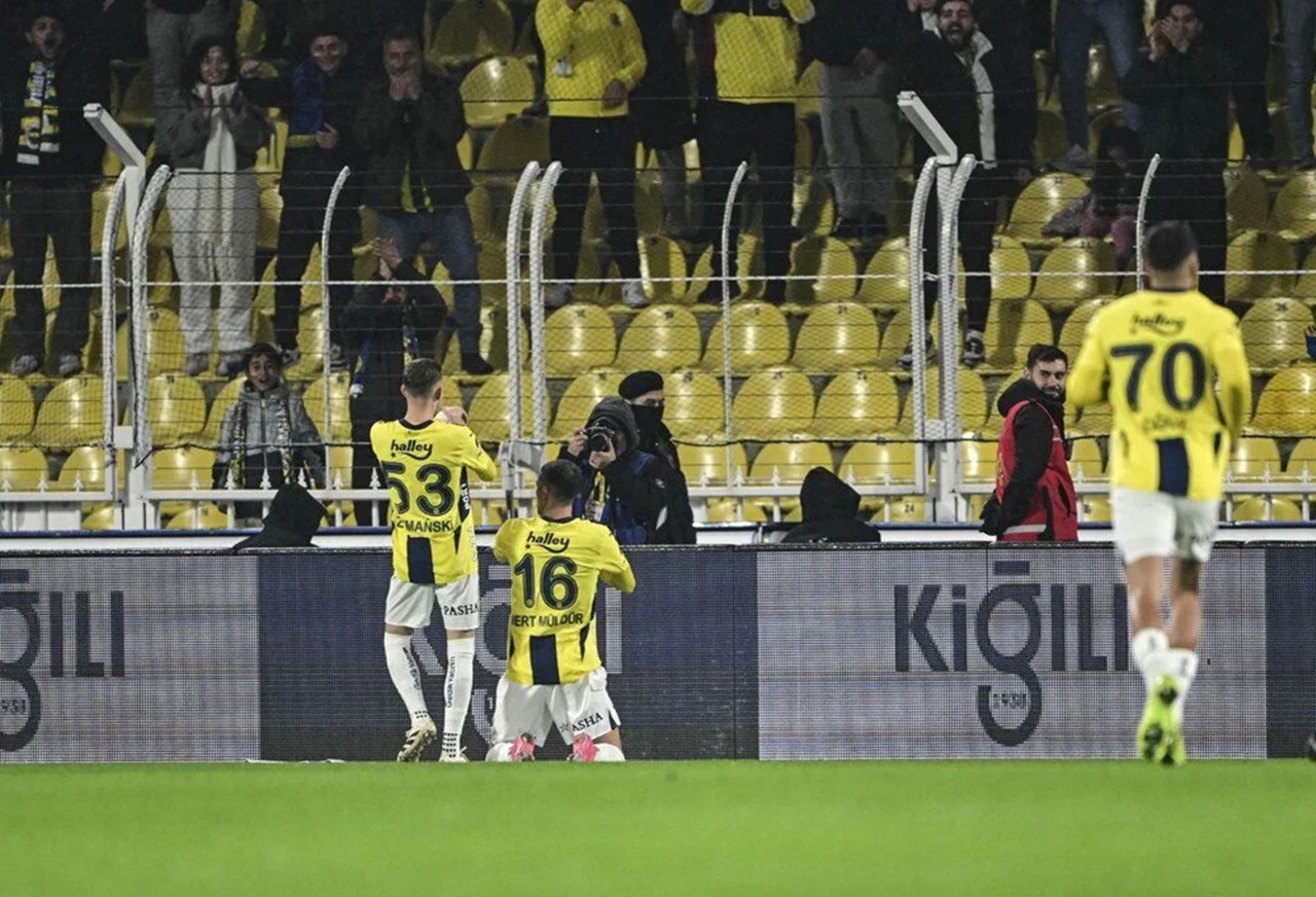 Fenerbahçe 3-0'la Zirveye yükseldi, En-Nesyri tarihe geçti