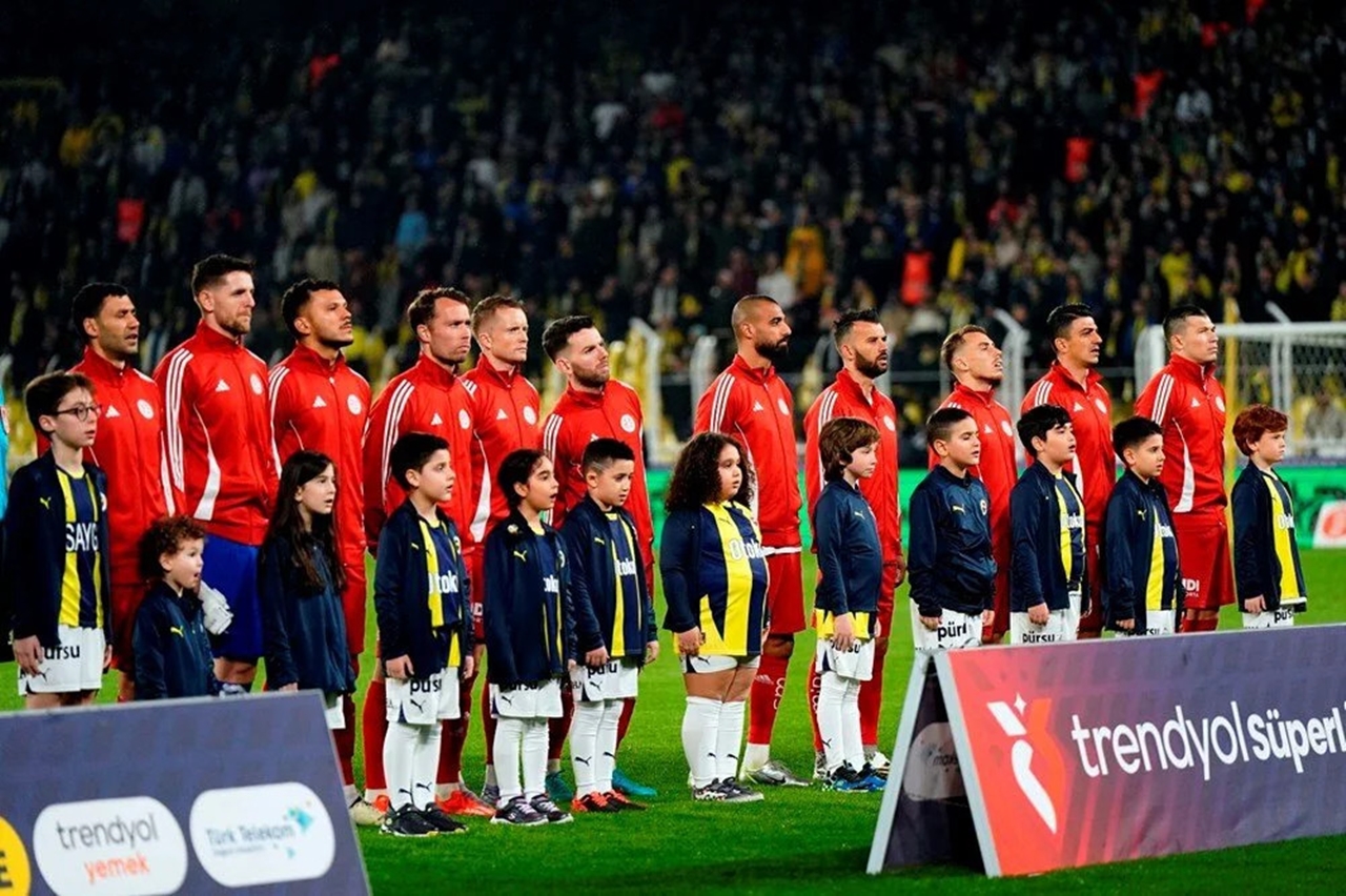 Fenerbahçe 3-0'la Zirveye yükseldi, En-Nesyri tarihe geçti