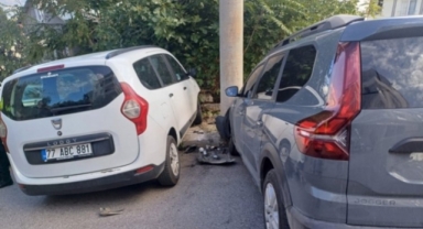 Bursa'da biri direğe, diğeri ağaca çarptı! 1 kişi hafif yaralandı