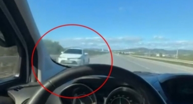 Bursa'da otoyolda otomobilin ters yönde ilerlediği anlar kamerada