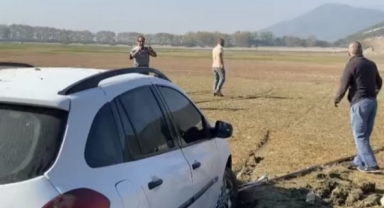 Bursa'da piknik için gittiler bataklığa saplandılar!