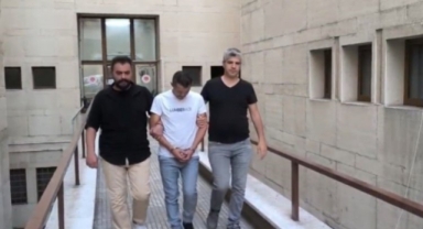 Bursa'da vatandaşları dolandıran şüpheli hapis cezasıyla aranırken yakalandı