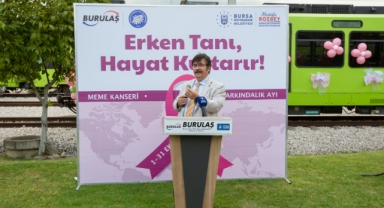 BURULAŞ'ta pembe balonlar gökyüzüne bırakıldı