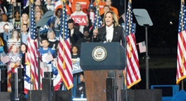 Kamala Harris'ten 'özgürlüğü seçme' çağrısı