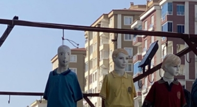 Okul kıyafetleri için düşündükleri reklam kan dondurdu!