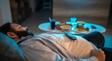 Yemekten sonra bitkin hissetmenizin 7 Şaşırtıcı nedeni ve Çözüm yolları