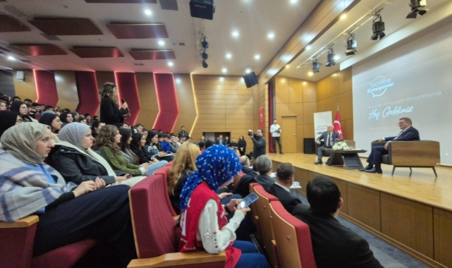 Bursa Büyükşehir Belediye Başkanı Bozbey tecrübelerini gençlere aktardı