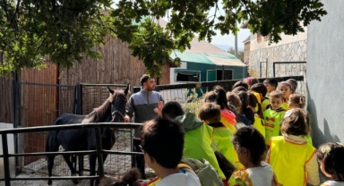 Küçük hayvanseverlerden can dostlarına ziyaret