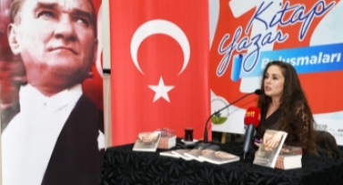 Oyuncu-Yazar Nilüfer Açıkalın, Osmangazili Edebiyatseverlerle Buluştu