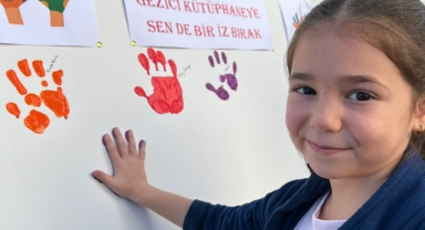 Rengarenk Elleriyle Gezici Kütüphaneye İz Bıraktılar