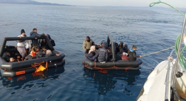 Ayvalık açıklarında 8'i çocuk 35 düzensiz göçmen kurtarıldı